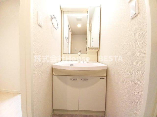 エスティ・ロアール神戸西の独立洗面台