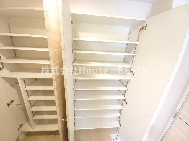 エスティ・ロアール神戸西の収納