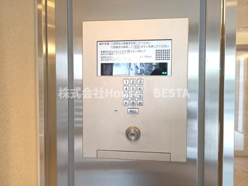 エスティ・ロアール神戸西のエントランス