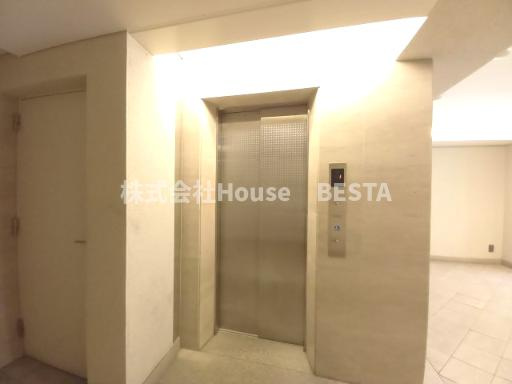 エスティ・ロアール神戸西のロビー