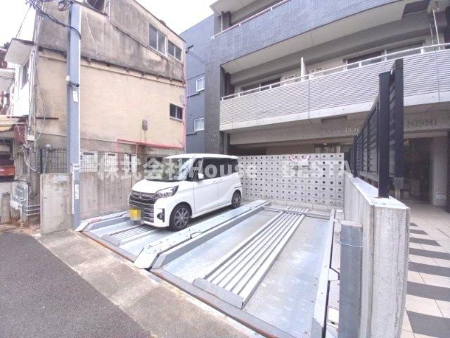 エスティ・ロアール神戸西の駐車場