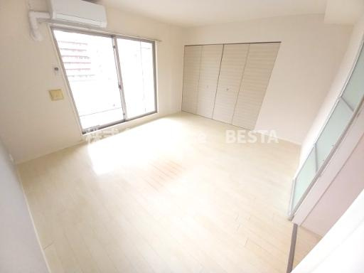 エスティ・ロアール神戸西の居間・リビング