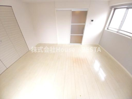 エスティ・ロアール神戸西の洋室