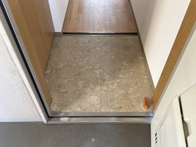 アルモニー東今宿の玄関