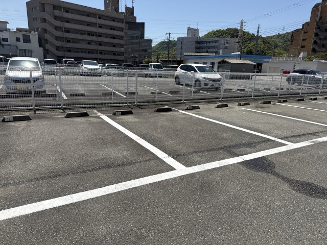 アルモニー東今宿の駐車場