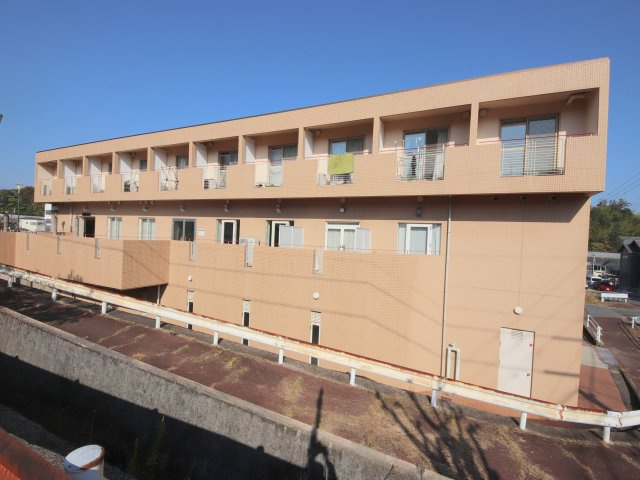 エヌエムドゥーズの外観