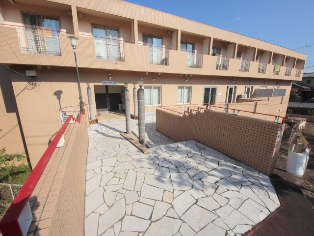 エヌエムドゥーズのエントランス