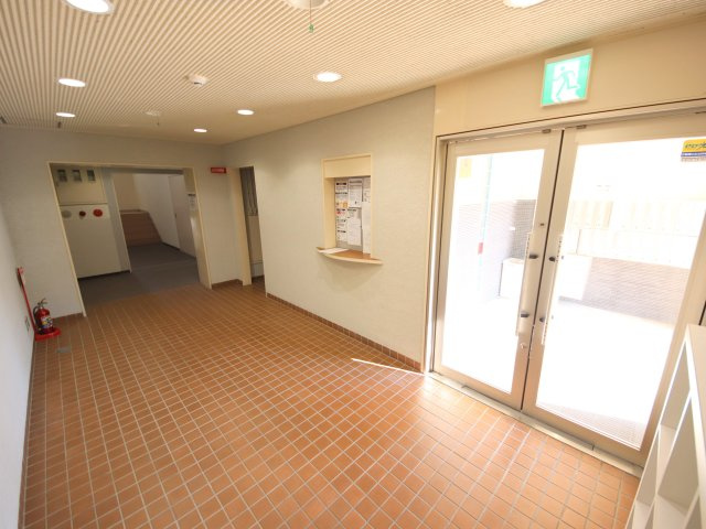 エヌエムドゥーズのロビー