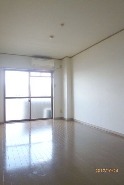 サンシャインコート東合川【キャッシュバック対象物件】の洋室|落ち着いた色調の洋室です