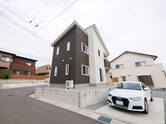 【外観】 | 2022年築のモダンな外観の建物　もちろん綺麗です。