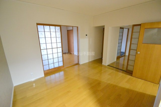 広島市西区己斐西町の賃貸マンションの居間・リビング