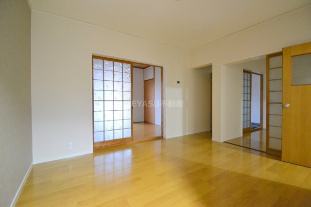 広島市西区己斐西町の賃貸マンションの居間・リビング