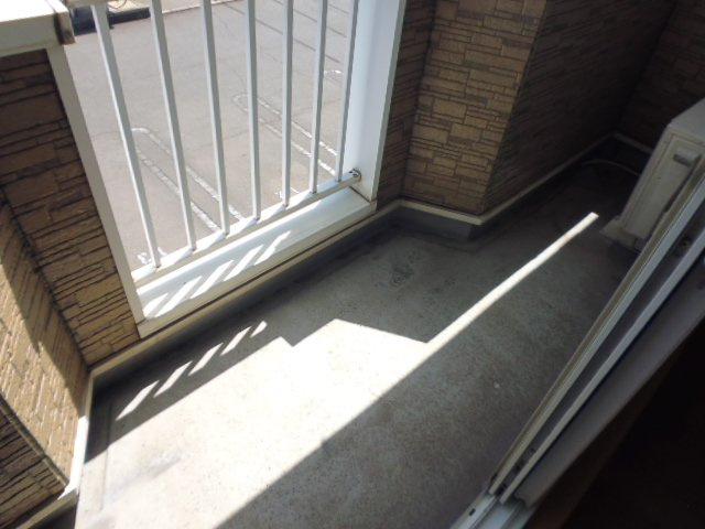 倉敷市東塚４丁目のアパートのバルコニー