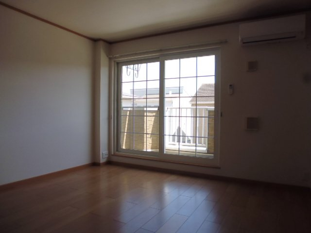 倉敷市東塚４丁目のアパートの居間・リビング