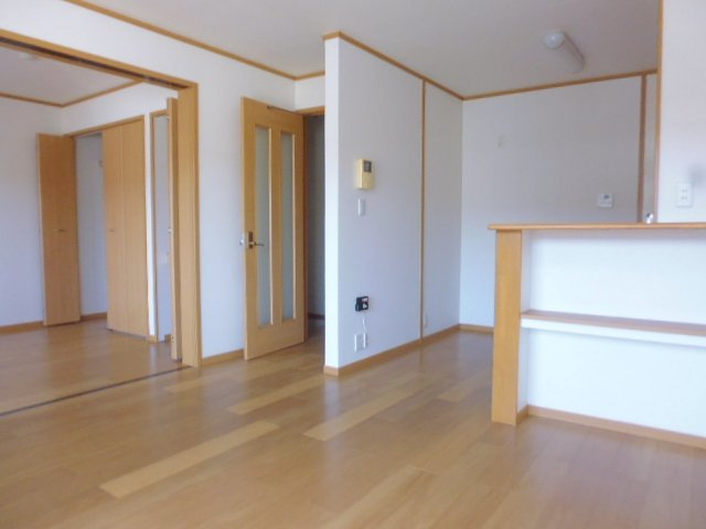 倉敷市東塚４丁目のアパートの居間・リビング