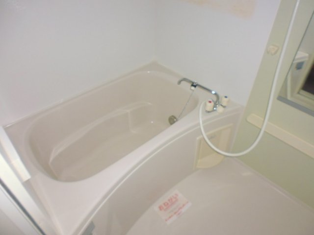 倉敷市東塚４丁目のアパートの浴室|追い焚きバス