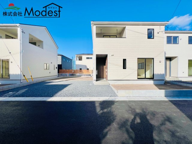 高崎市吉井町下長根の外観|余裕のある駐車スペースを確保しながらお庭のスペースも◎