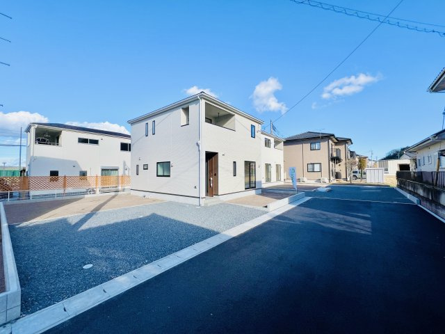 高崎市吉井町下長根の前面道路含む現地写真|駐車が苦手な方や、大きな車をお持ちの方にもおススメ♪