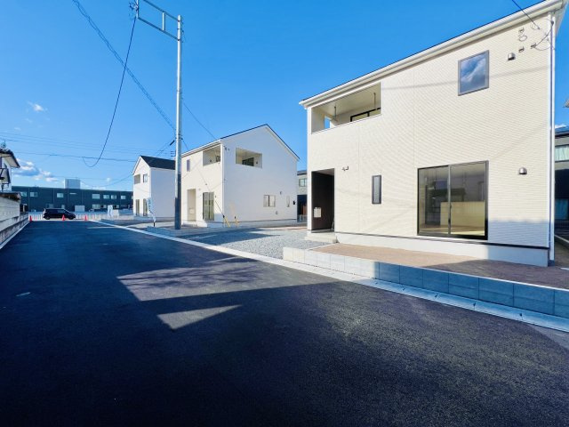 高崎市吉井町下長根の前面道路含む現地写真|暮らしやすい住環境♪