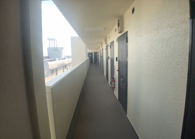 【その他共用部分】 | ライオンズマンション本厚木第三 | 共有部分は、住民なら誰もが使える設備のこと。例えば駐車場やエレベーター、インターネット設備、セキュリティ設備などがあります。他にも、マンションの廊下・外部階段やエントランス・ゴミ置き場などがあります。