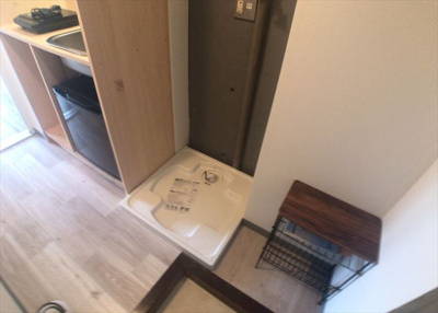 【ランドリースペース】 | ライオンズマンション本厚木第三 | ランドリースペースも気になります。洗濯機置場があり「洗う、干す、取り込む、アイロンがけ、たたむ」など、洗濯に関する家事をするための空間です。広さや収納など付帯設備も含めて、詳細は現地でご確認ください。