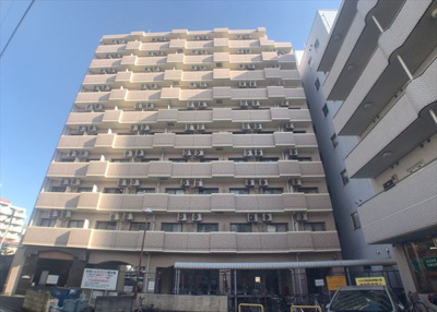 【構造・工法・仕様】 | ライオンズマンション本厚木第三 | ＲＣ造、Reinforced Concreteは直訳すると補強されたコンクリートです。主に柱や梁・床・壁が鉄筋とコンクリートで構成おり、鉄筋を組んだ型枠にコンクリートを流し込んで固めたものを指します。