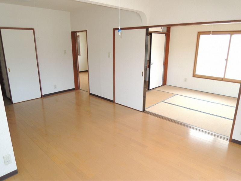 十字路ハイツの居間・リビング