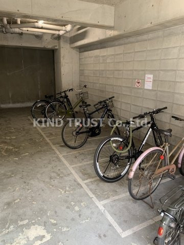 ブランシェ天満のその他共用部分|屋根付き駐輪場です