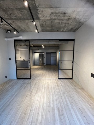 サンハイム南森町の居間・リビング