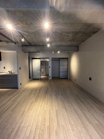 サンハイム南森町の居間・リビング