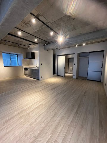 サンハイム南森町の居間・リビング