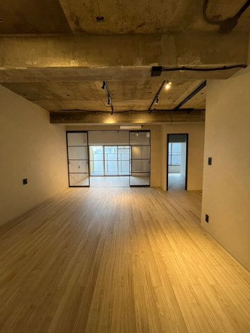 サンハイム南森町の居間・リビング