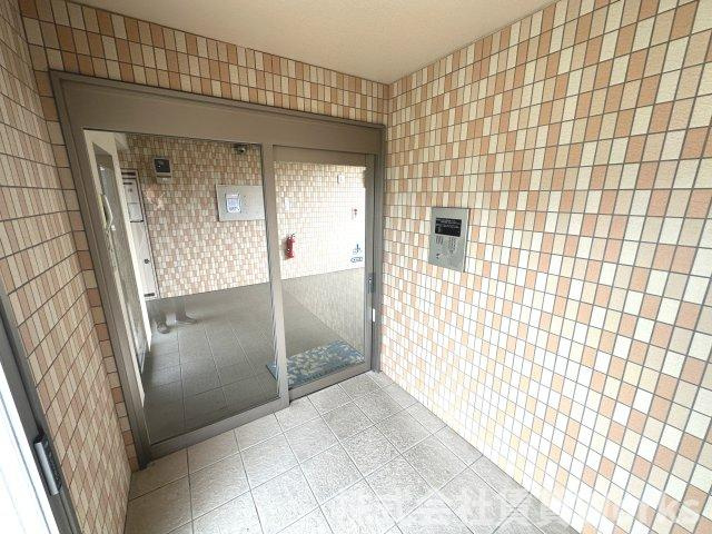 カラーズのロビー|ゆとりのあるロビーです