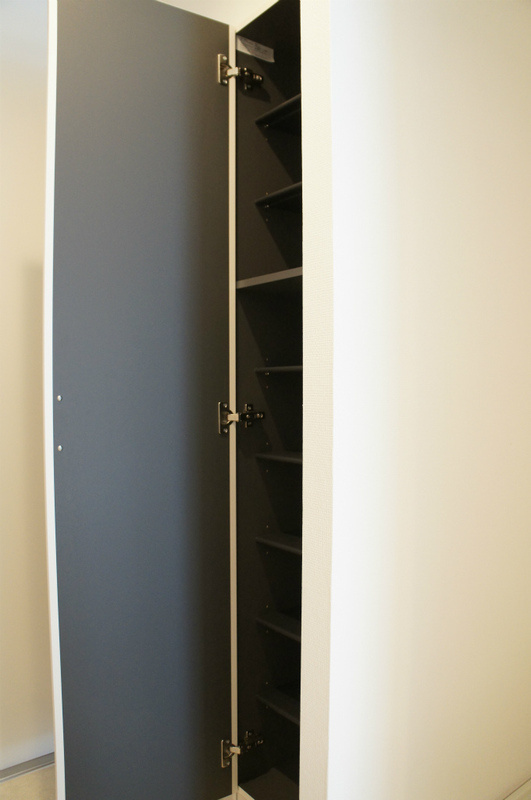 リブリ・ニスカルの玄関