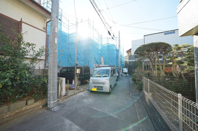 【横浜市保土ケ谷区上菅田町871-13全2棟新築戸建て】★仲介手数料無料★（上菅田笹の丘小学校・上菅田中学校）の前面道路含む現地写真