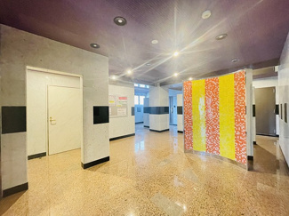 【その他共用部分】 | 外と内をつなぐエントランスは、まさに顔となる場所。いつも清潔に保たれておりお住まいの方を気持ちよくお迎えします