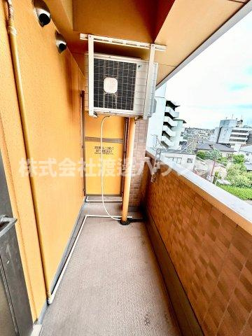 ロジス江坂のバルコニー