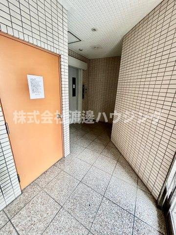 ロジス江坂のエントランス