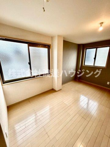 ロジス江坂の居間・リビング