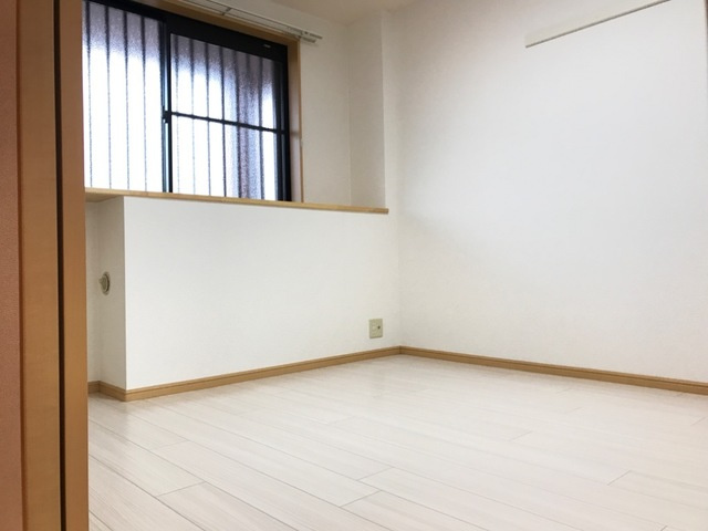レジデンスヒルズカコⅢの洋室