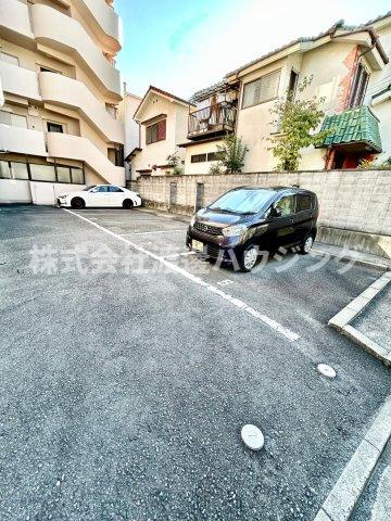 ユーソニアの駐車場