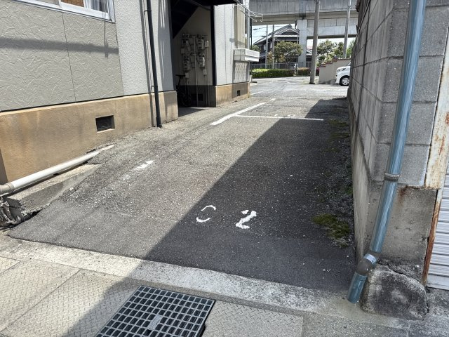 メゾン澤田C棟の駐車場