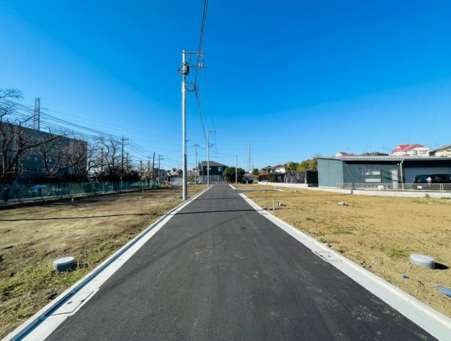 【前面道路含む現地写真】