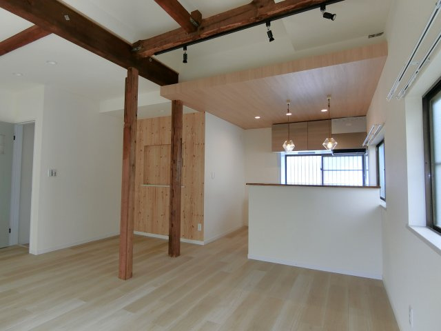 上永吉戸建の居間・リビング
