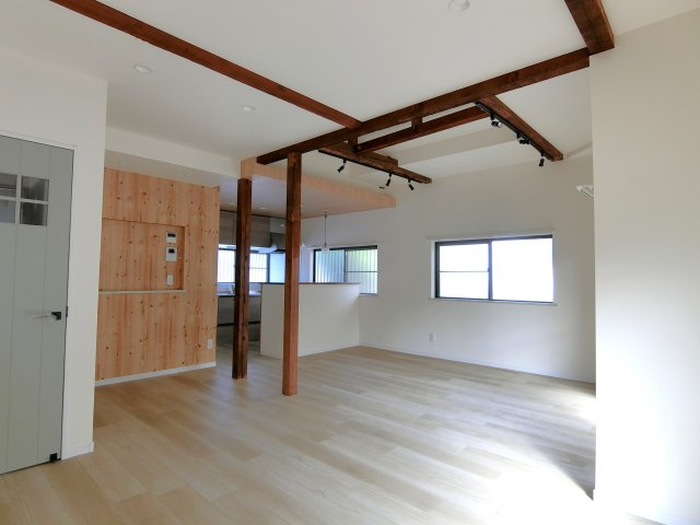 上永吉戸建の居間・リビング