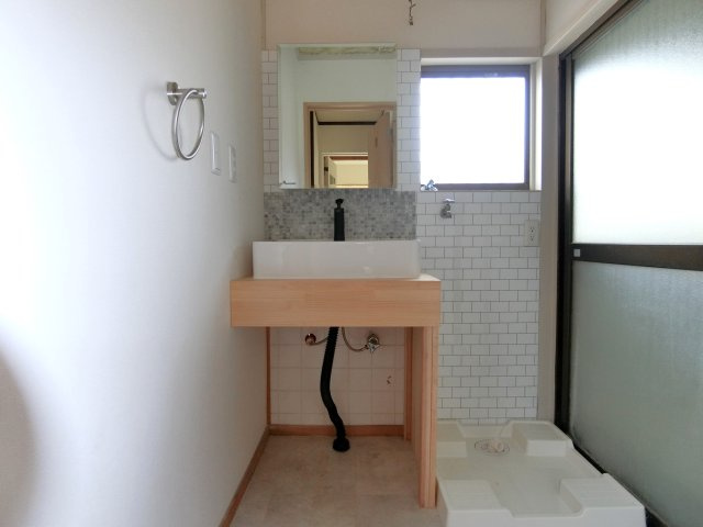 上永吉戸建の独立洗面台