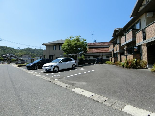 フレールMの駐車場