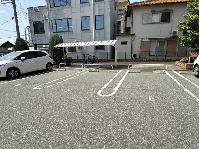 キャトルセゾンの駐車場