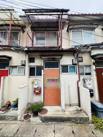 横大路下三栖山殿の外観