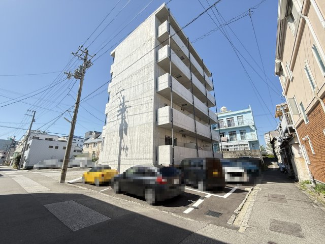 レアシスの駐車場